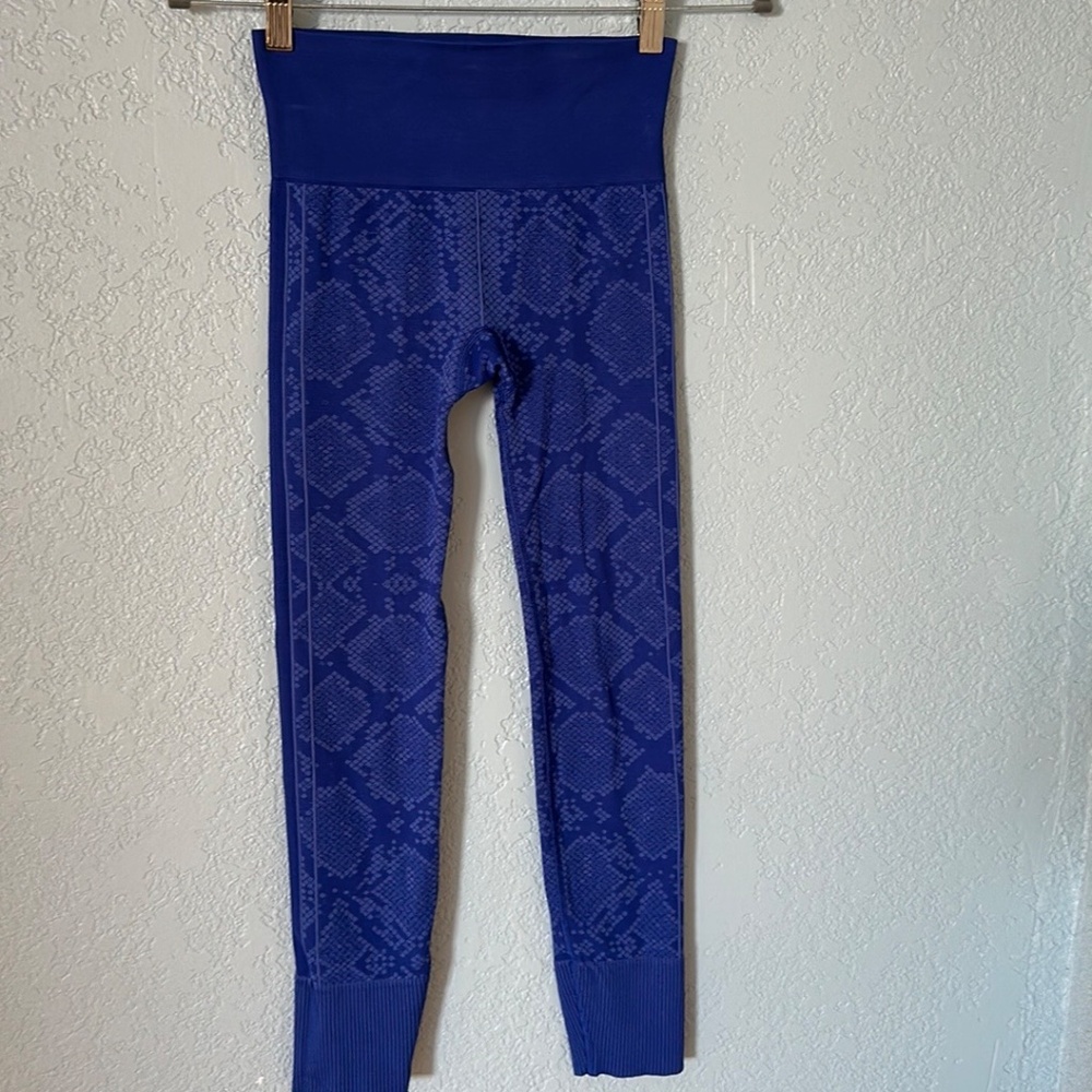 Lululemon Bright Blue Python Tights - image 3
